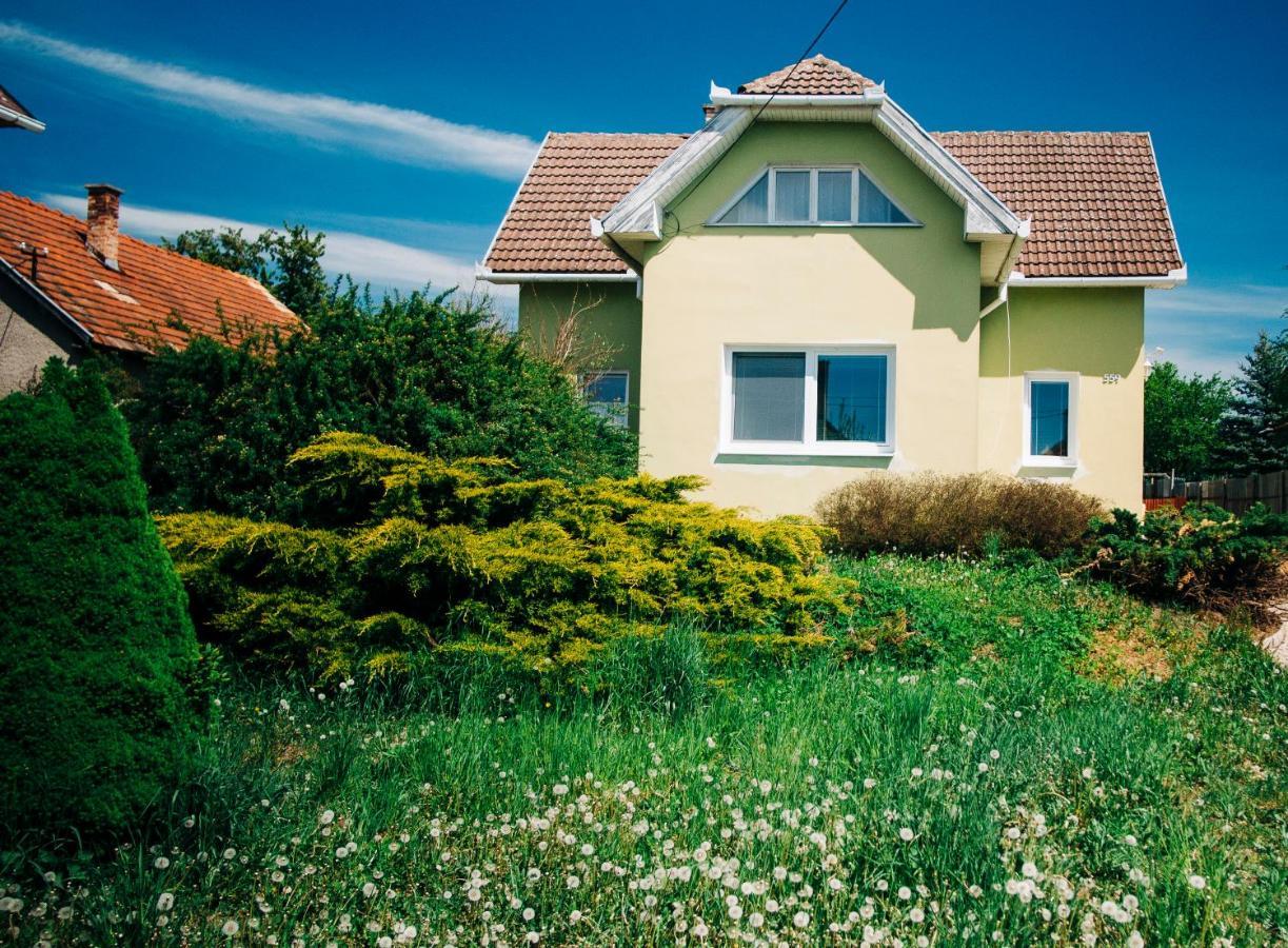 Castle Village Apartment Krasnohorske Podhradie Exterior photo